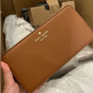 Kate Spade Leila Large Continental Wallet on Excellent used condition